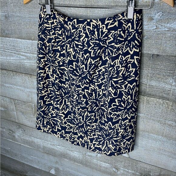 Ann Taylor size 4 100% silk light blue printed mini skirt size 4 - Picture 4 of 5